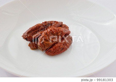 メキシコ料理のチレ・チポトレ (アドボソース漬け) 99181303