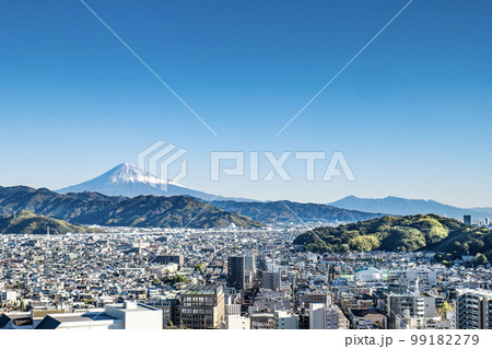 静岡市市街地の街並みと冬の富士山 静岡市市街地の街並みと冬の富士山 99182279