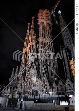 Night view of the La Sagrada Familia cathedral. Impressive cathedral designed and unfinished by Gaudi in the center of Barcelona. 99186642