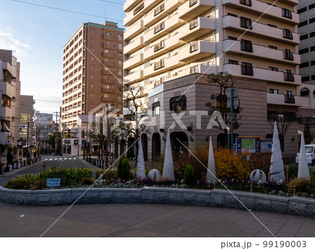 【摂津本山駅】早朝の南口の駅前風景 99190003