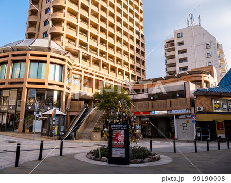 【摂津本山駅】早朝の北口の駅前風景 99190008