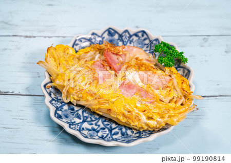 ベーコンともやしのオムレツ ベーコンともやしのオムレツ 99190814