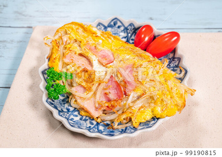 ベーコンともやしのオムレツ 99190815