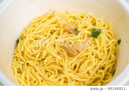 カップ麺の塩やきそば 99190821