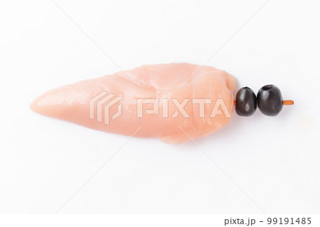 raw chicken inner on skewers with olives on a white background.Raw uncooked Chicken meat, kebab on skewers on a white background .skewers of raw meat and vegetables. raw chicken inner on skewers with olives on a white background.Raw uncooked Chicken meat, kebab on skewers on a white background .skewers of raw meat and vegetables. 99191485