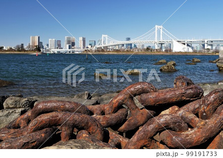 お台場海浜公園、錆び付いたクサリと海。 お台場海浜公園、錆び付いたクサリと海。 99191733