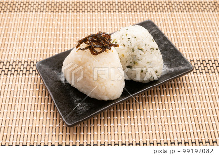 手作りおにぎり(昆布と青菜) 手作りおにぎり(昆布と青菜) 99192082