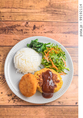 大豆ミートハンバーグとカツのランチ 99192114