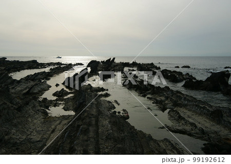 横須賀市　夕暮れどきの荒崎海岸 99192612