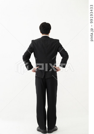 スーツ姿の男性　後ろ姿 99193433
