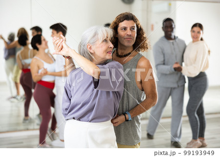 Elderly woman enjoying dancing in pair with...の写真素材 [99193949