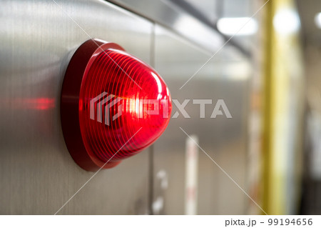 危険を知らせる非常ランプ 99194656