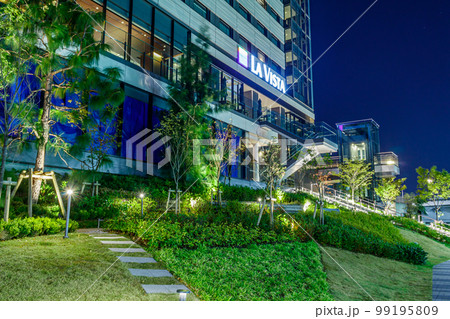 【東京の都市風景】東京ベイサイドの都市夜景(ミチノテラス豊洲) 【東京の都市風景】東京ベイサイドの都市夜景(ミチノテラス豊洲) 99195809