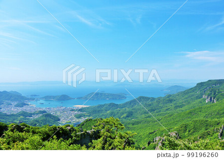 香川県 小豆島 青空の寒霞渓展望台からの風景 香川県 小豆島 青空の寒霞渓展望台からの風景 99196260