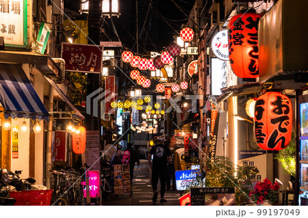 東京都》ノスタルジックな飲み屋街・中野駅前の写真素材 [99197049] - PIXTA