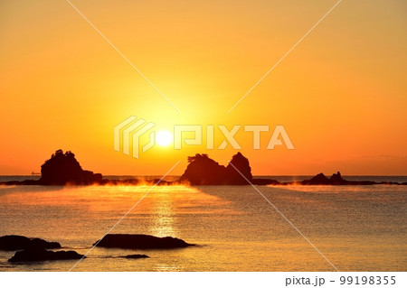 田原海岸の朝日 99198355