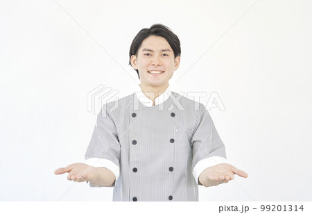 両手の掌を差し出すコックコートを着た男性 白背景 (パティシエ・コック・シェフ・洋菓子店店員) 両手の掌を差し出すコックコートを着た男性 白背景 (パティシエ・コック・シェフ・洋菓子店店員) 99201314