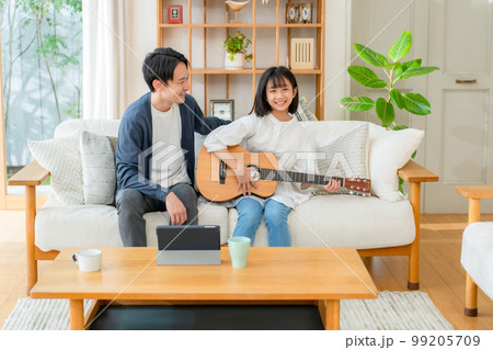 習い事　ギター　親子 99205709