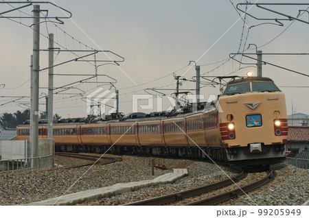 北陸本線　小松ー明峰　JR西日本　485系　A07編成（京都）　雷鳥 99205949