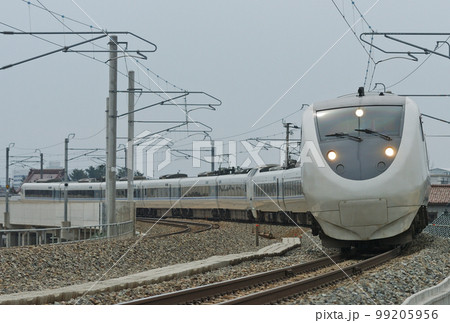 北陸本線　小松ー明峰　JR西日本　681系　T16+T32+T01編成（金沢）　サンダーバード 99205956