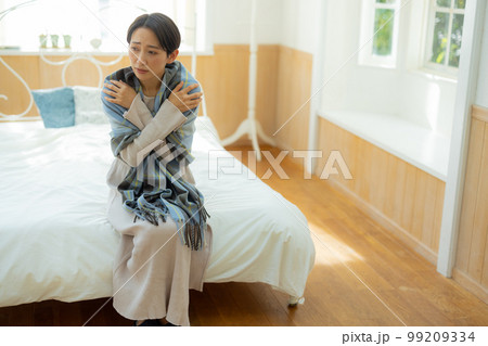 ベッドルームの女性 ベッドルームの女性 99209334