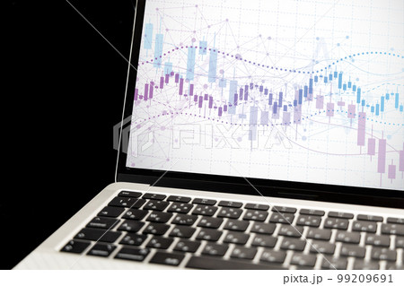 経済イメージ ノートパソコンとチャート 経済イメージ ノートパソコンとチャート 99209691