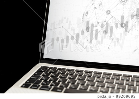 経済イメージ ノートパソコンとチャート 経済イメージ ノートパソコンとチャート 99209695