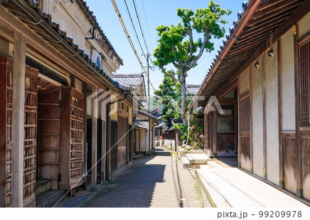 敦賀湾に面した北前船主集落（福井県南越前町） 99209978