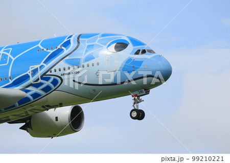 ANA A380 飛行機 特別塗装機 成田空港の写真素材 [99210221] - PIXTA