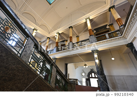 名古屋市市政資料館【旧名古屋控訴院庁舎(2階から3階の吹きぬけを見上げる)】 名古屋市市政資料館【旧名古屋控訴院庁舎(2階から3階の吹きぬけを見上げる)】 99210340