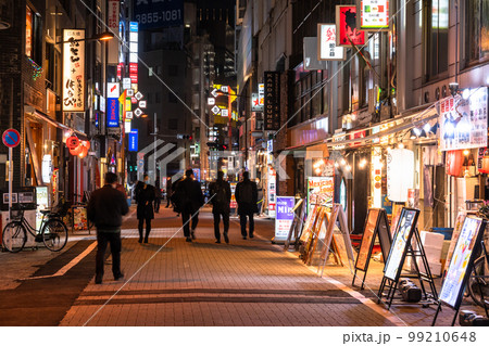 《東京都》神田駅前・飲み屋街 99210648