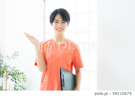 オレンジのスクラブのスタッフ オレンジのスクラブのスタッフ 99210679