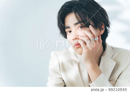 男性ポートレート ジェンダーレスメイク メンズコスメ スキンケア 男性ポートレート ジェンダーレスメイク メンズコスメ スキンケア 99210930