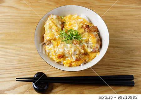 親子丼　和食 99210985