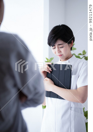 嫌なドクターがいる看護の現場　転職などのイメージに 99211479