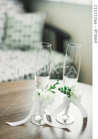 Glasses for champagne with flowers 99211512