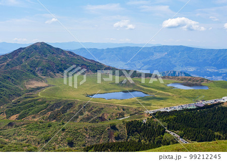 熊本県/ 杵島岳から見る阿蘇 草千里・草千里ヶ浜 熊本県/ 杵島岳から見る阿蘇 草千里・草千里ヶ浜 99212245