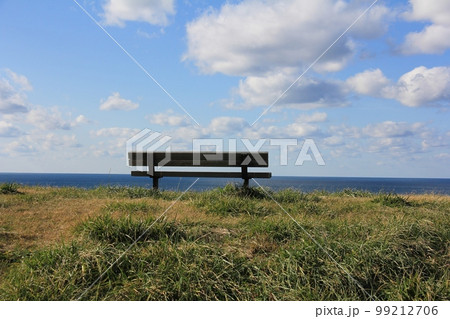 海を見渡すベンチ 海を見渡すベンチ 99212706