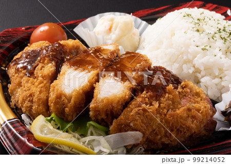 三元豚のとんかつ弁当 三元豚のとんかつ弁当 99214052