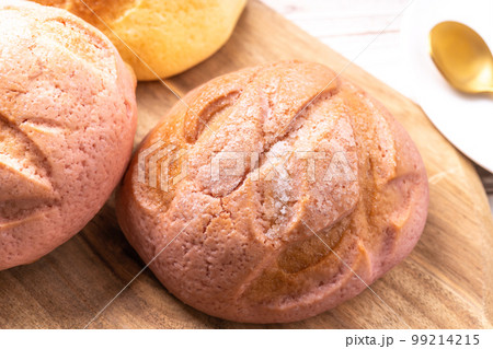 いちごメロンパン 99214215