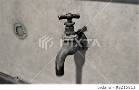 古びた蛇口 レトロな蛇口 昭和 水道の写真素材 [99215913] - PIXTA
