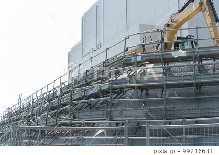 ビルの建設現場 ビルの建設現場 99216631