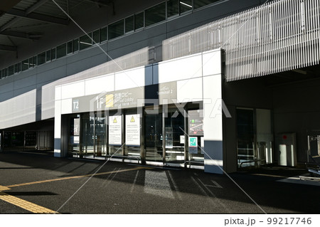 中部国際空港セントレア第2ターミナルビルの到着ロビー 中部国際空港セントレア第2ターミナルビルの到着ロビー 99217746