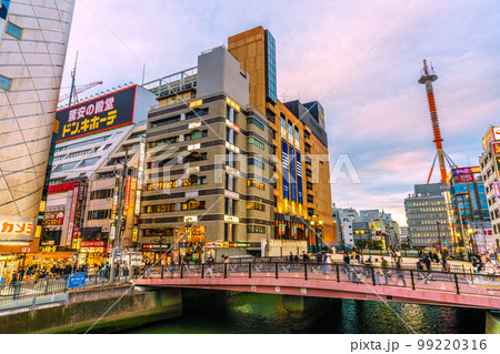 日本の横浜都市景観 横浜駅前・横浜ビブレや南幸橋などを望む(夜景) 日本の横浜都市景観 横浜駅前・横浜ビブレや南幸橋などを望む(夜景) 99220316
