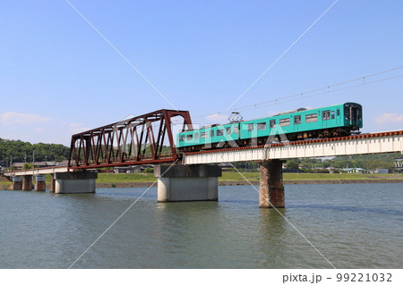 国包の鉄橋を渡る加古川線103系電車 99221032