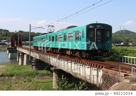 国包の鉄橋を渡る加古川線103系電車 99221034