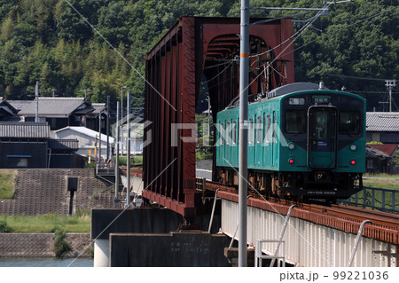 国包の鉄橋を渡る加古川線103系電車 99221036