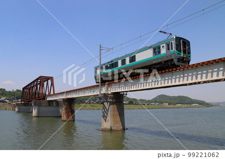 国包の鉄橋を渡る加古川線125系電車 99221062