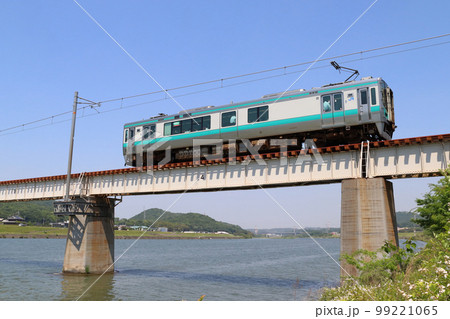 国包の鉄橋を渡る加古川線125系電車 99221065
