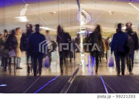 羽田空港　ターミナル　通路　ビジネスイメージ　近未来　 99221203